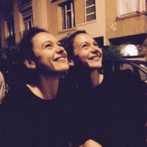 За тези две момичета, плаче цялата френска столица: Те се родиха и починаха заедно