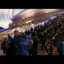 Зловещо: Моментът, когато се взриви бомбата в близост до парижкия стадион (Видео)