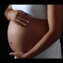 Жена закла бременна и извади бебето от утробата й, за да го представи за свое