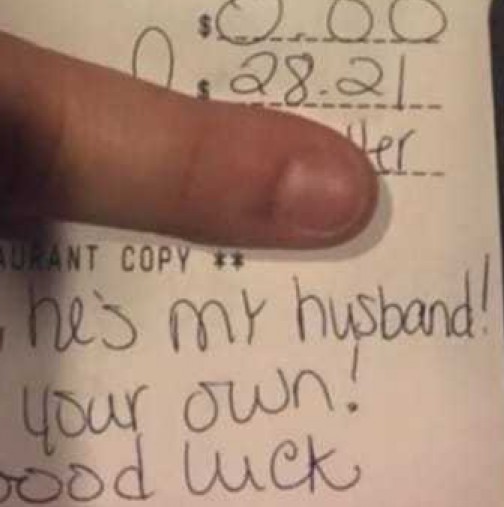 Сервитьорка написа отворено писмо, заради обидно съобщение на клиентка върху касов бон-Вижте и двете!