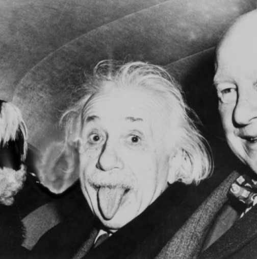 Знаете ли, защо Айнщайн си е изплезил езика на тази известна фотография?