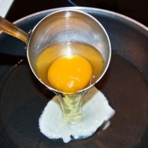 ВИДЕО: Най-добрият начин за пържене яйца