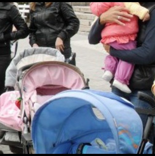 Огромен шамар за всички майки в България! Депутатите отрязаха майчинските