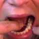 През цялото време погрешно сме използвали конеца за зъби! Ето как се прави (Видео)