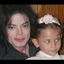 Шокираща разлика-Вижте дъщерята на Майкъл Джексън преди и сега!