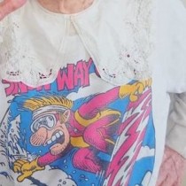 Най-дивата 93-годишна бабка! Модел е на младежки дрехи-Вижте я!