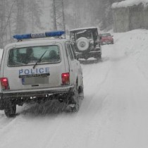 Сняг блокира Велико Търново, десетки шофьори в снежен капан