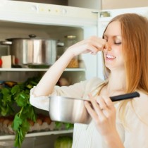 Най- лесните трикове как да премахнете моментално ужасната миризма от хладилника