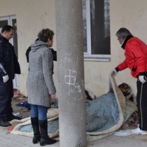 Докъде стигна държавата! Прибраха бездомна старица в психиатрия, за да....