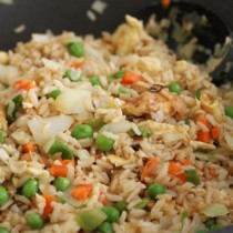 Как да си направите ориз по китайски и пиле в сладко- кисел сос досущ като от китайски ресторант. Само трябва да знаете....