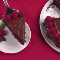 Бързо и лесно: Шоколадовата торта, която взриви интернет -  без яйца, мляко и масло