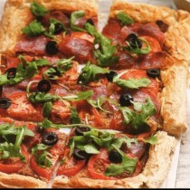 Бърза и вкусна домашна пица за работливи гладници