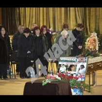 Снимки от погребението на Трифон Иванов-Стоичков плаче