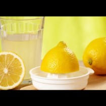 Казват, че пиенето на вода с лимон сутрин е добро за вас. Ето какво не ви казват