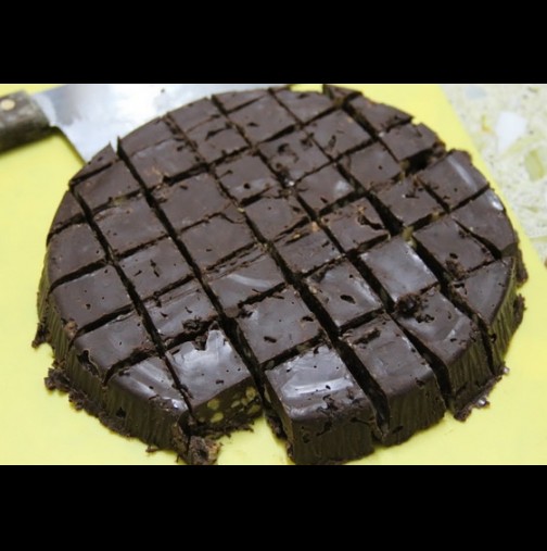 Десерт на деня: Шоколадова торта без печене- рецепта, която не сте виждали и не сте опитвали, но няма да съжалявате (Видео)