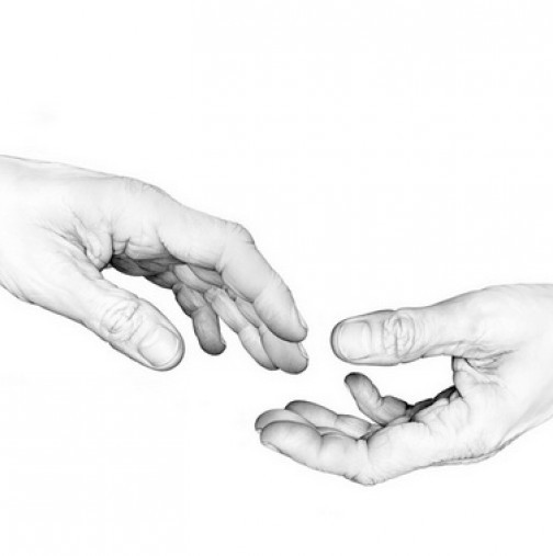 Мъдри мисли: Имате две ръце - една, за да помогнете на себе си, друга, за да помогнете на другите