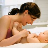 Защо да масажираме редовно бебето си