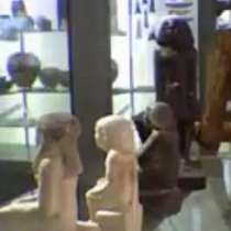 Прокълната египетска статуетка в британския музей се движи сама-ВИДЕО