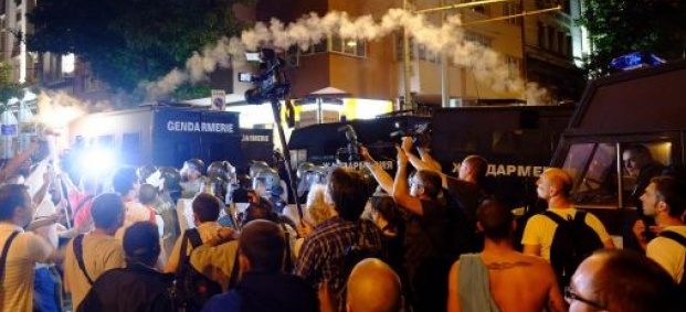 Сблъсък между агитка от протеста и активисти на Атака 