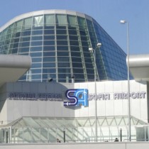 Какво става на летището в София? Пасажери стоят блокирани в самолетите, напрежението ескалира