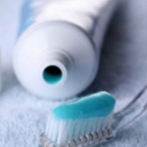 Три вида петна, които лесно се отстраняват с паста за зъби