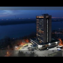 Отново страшна трагедия в Русе! 23-годишно момче отиде на балкона на най-високия русенски хотел и ...