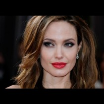 Заради тази снимка всички говорят, че Анджелина Джоли умира ... Вижте я!