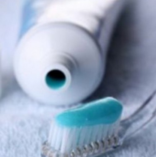 Три вида петна, които лесно се отстраняват с паста за зъби