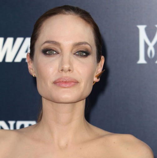 Анджелина Джоли в болница, животът й гасне! Брад Пит е съкрушен (Снимки)