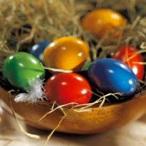 Традиционни Великденски яйца с природни бои, без да се боите от алергична реакция към химическите съставки в боите за яйца