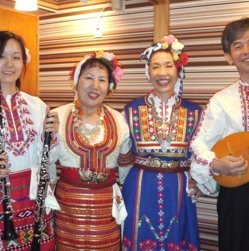Японци ни засрамиха! Пеят български народни песни, които много от нас не умеят и не познават-Уникално видео!