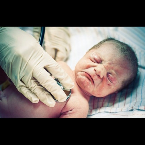 Жена мъртва от 55 дни роди здраво бебе!