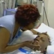 Ужасът, който засне една жена със скрита камера, поставена над леглото на баща ѝ в болницата