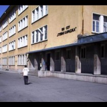 Извънредно: Дете стреля пред училище в София!