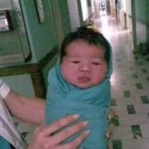 Преди пет години сподели снимка на своето новородено - днес много съжалява за това!