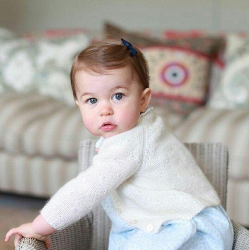 Познахте ли тази малка принцеса? Утре е прекрасен празник за цялото кралско семейство ... Принцеса Шарлот ...