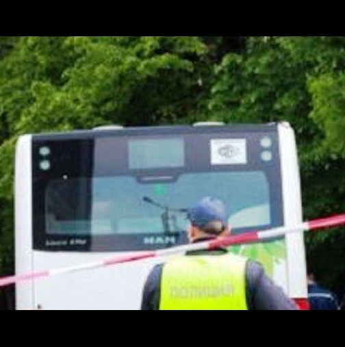 Секунда преди да умре, шофьорът на автобуса извършил геройство!