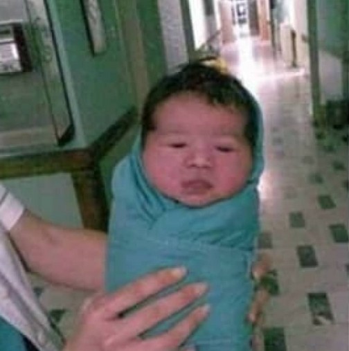 Преди пет години сподели снимка на своето новородено - днес много съжалява за това!