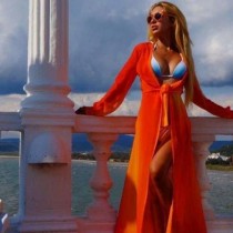Бал като в приказките: Красавица от Пловдив се премени в 3 рокли, покани 250 гости и мина по червен килим