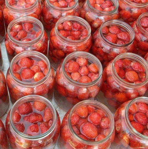 Ето как да си направите компот от ягоди без варене (Видео)