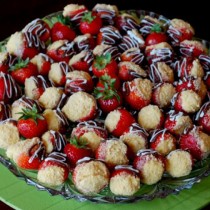 Готови ли сте за най-добрия летен десерт? Този чийзкейк в ягоди ще погали нежно всичките ви сетива (рецепта в снимки)!