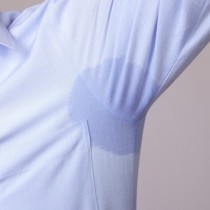 5 начина, да предотвратим петна от пот по дрехите