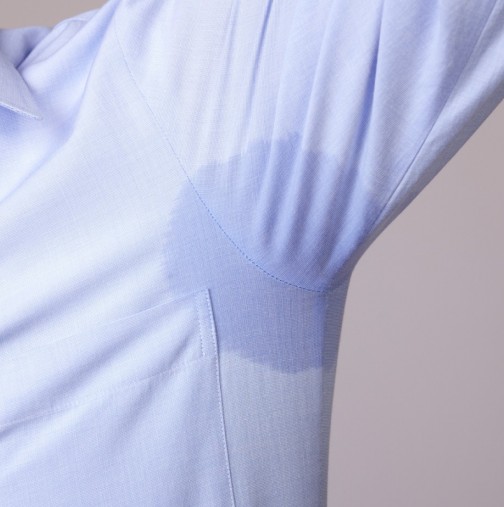 5 начина, да предотвратим петна от пот по дрехите