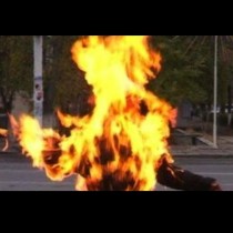 Кошмар в Дупница! Мъж се самозапали