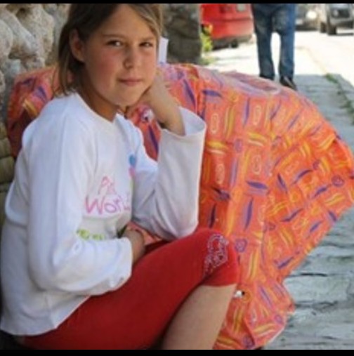 Снимката, която разплака България! 10-годишната Здравка чисти градската тоалетна и мечтае за 