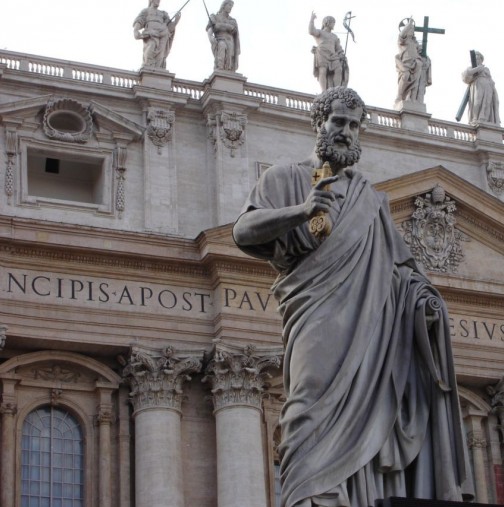 Чудо се случи във Ватикана посред бял ден - на прозореца на църквата се появи... (ВИДЕО)