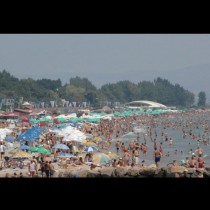 Лекари алармират: Коктейл от 7 зарази трови почивката на стотици туристи по родното Черноморие