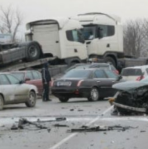 Трагедия край Лозарево! Кола с четирима младежи се заби в камион, случи се най-страшното!