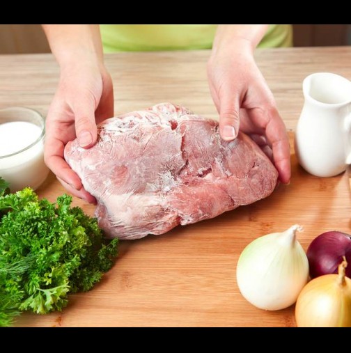 Гениално лесно: как да размразим месо за 5 минути без микровълнова и ток? (ВИДЕО)