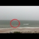 Не е истина, трябва да го видите: те просто си снимаха морето, когато изведнъж... (ВИДЕО)